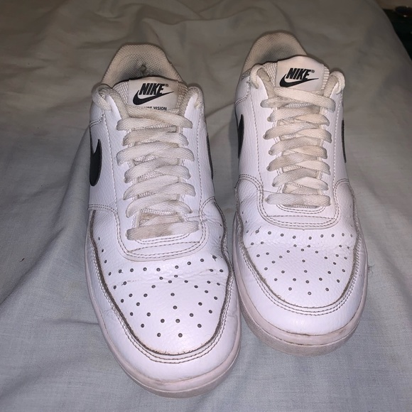 Nike Court Vision Lows     Size 8 - Picture 3 of 4